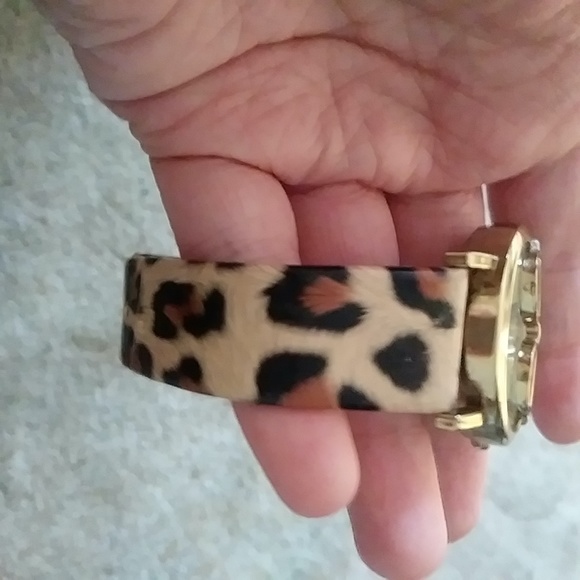 Quirky Cat Watch - Picture 2 of 3